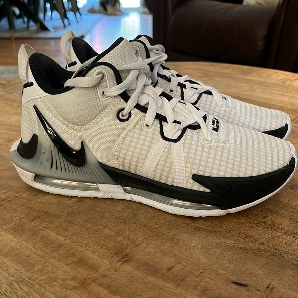 Nike Lebron Witness 7 Basketball Shoes